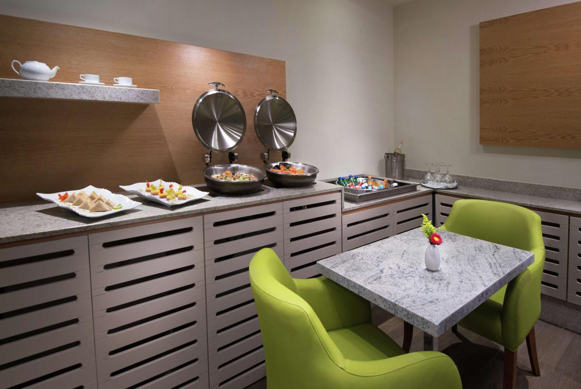 Hilton Garden Inn Monterrey Airport Villa Juarez  Exterior photo