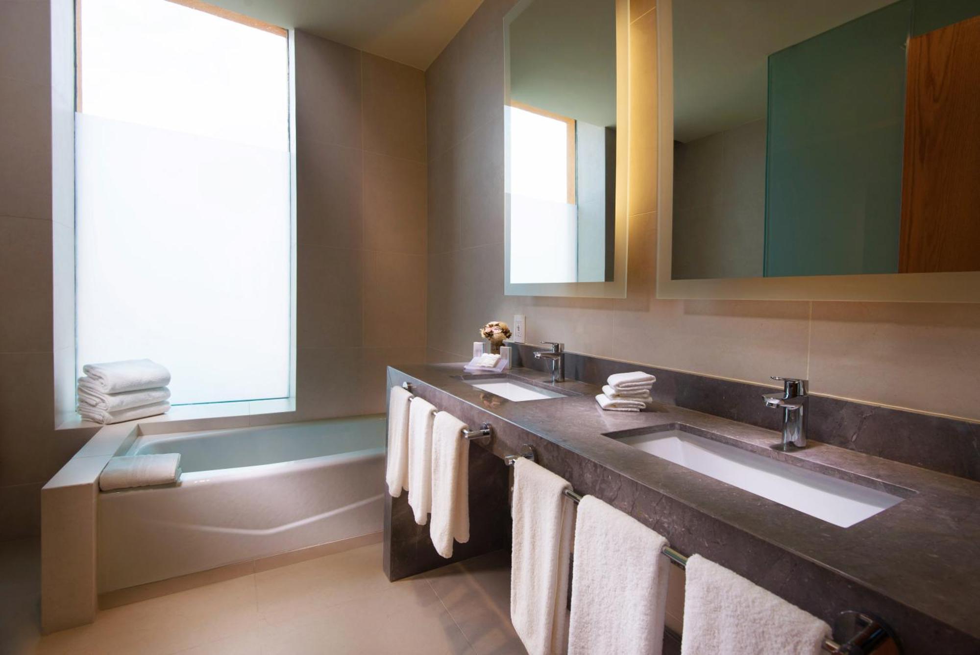 Hilton Garden Inn Monterrey Airport Villa Juarez  Exterior photo